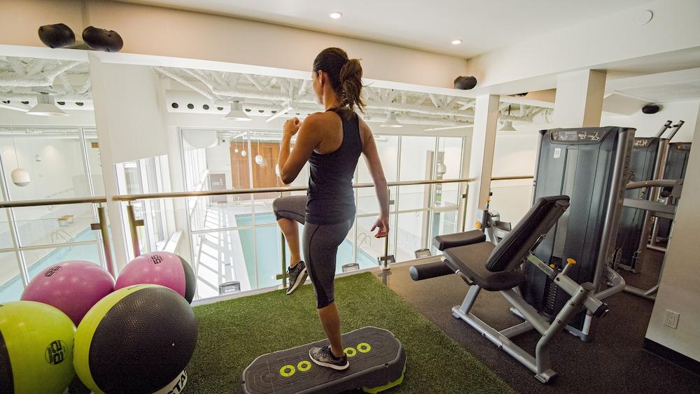 Otl Gouverneur Sherbrooke Exteriör bild A woman using a BOSU balance trainer