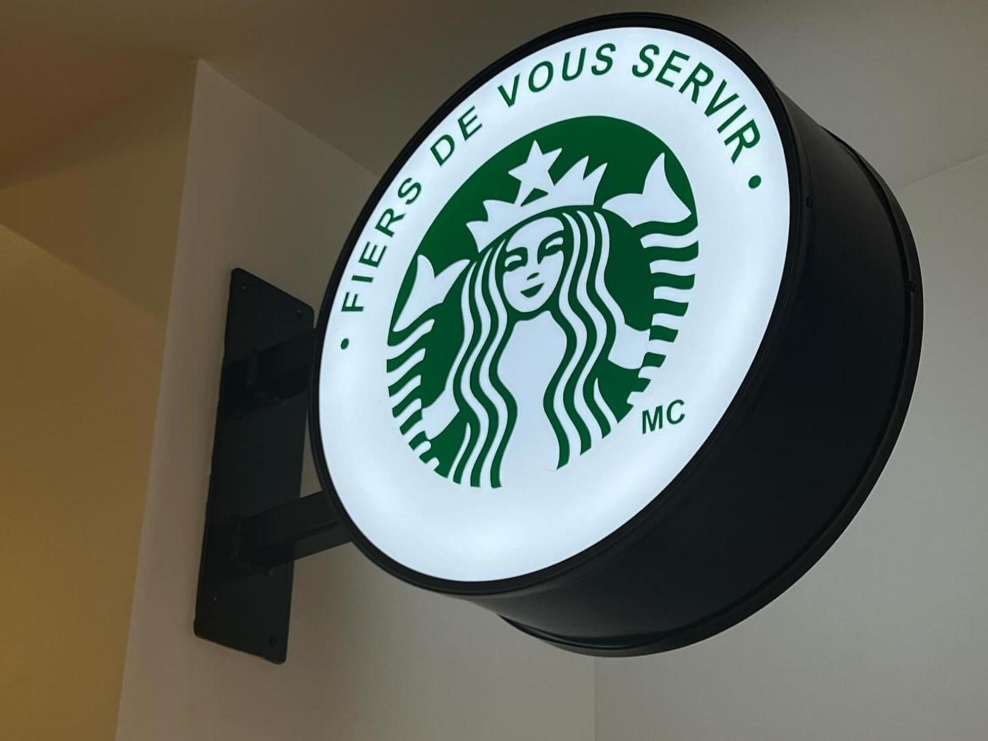 Otl Gouverneur Sherbrooke Exteriör bild Starbucks in Paris