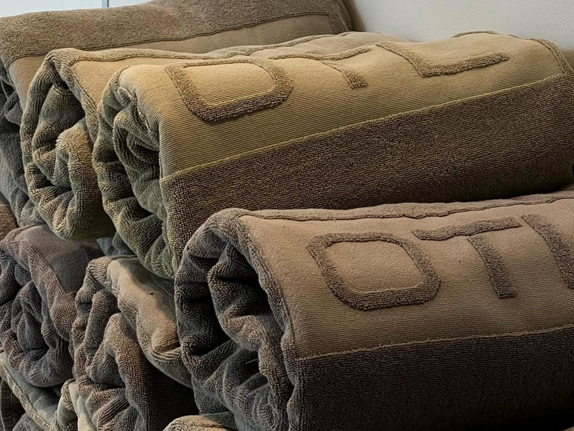 Otl Gouverneur Sherbrooke Exteriör bild A stack of rolled up futons