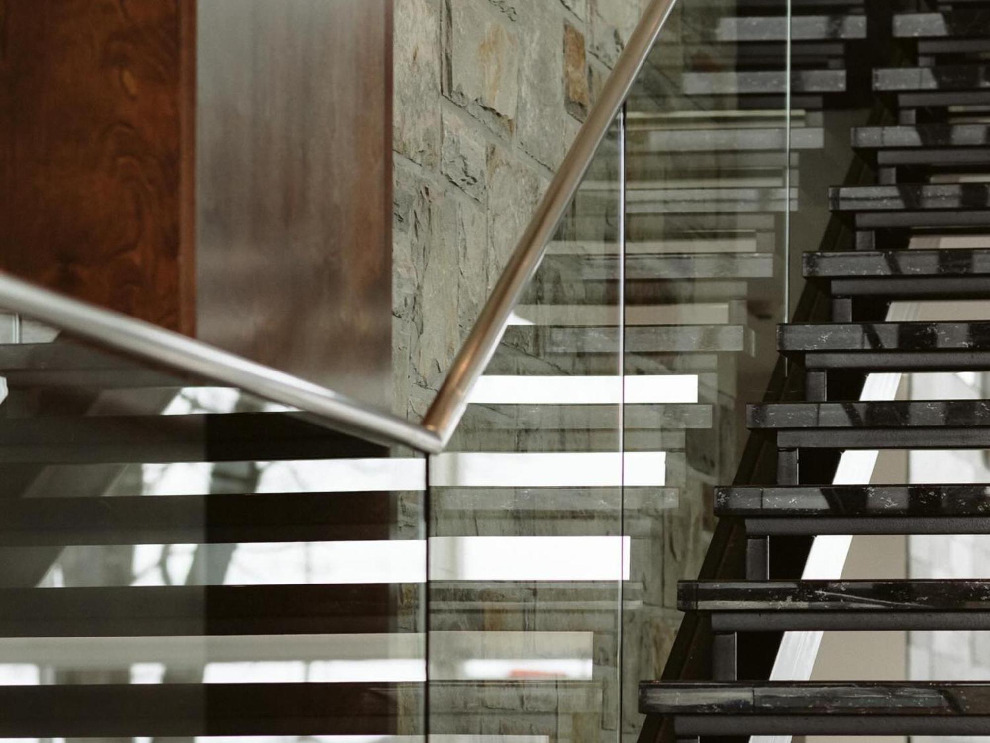 Otl Gouverneur Sherbrooke Exteriör bild A glass balustrade
