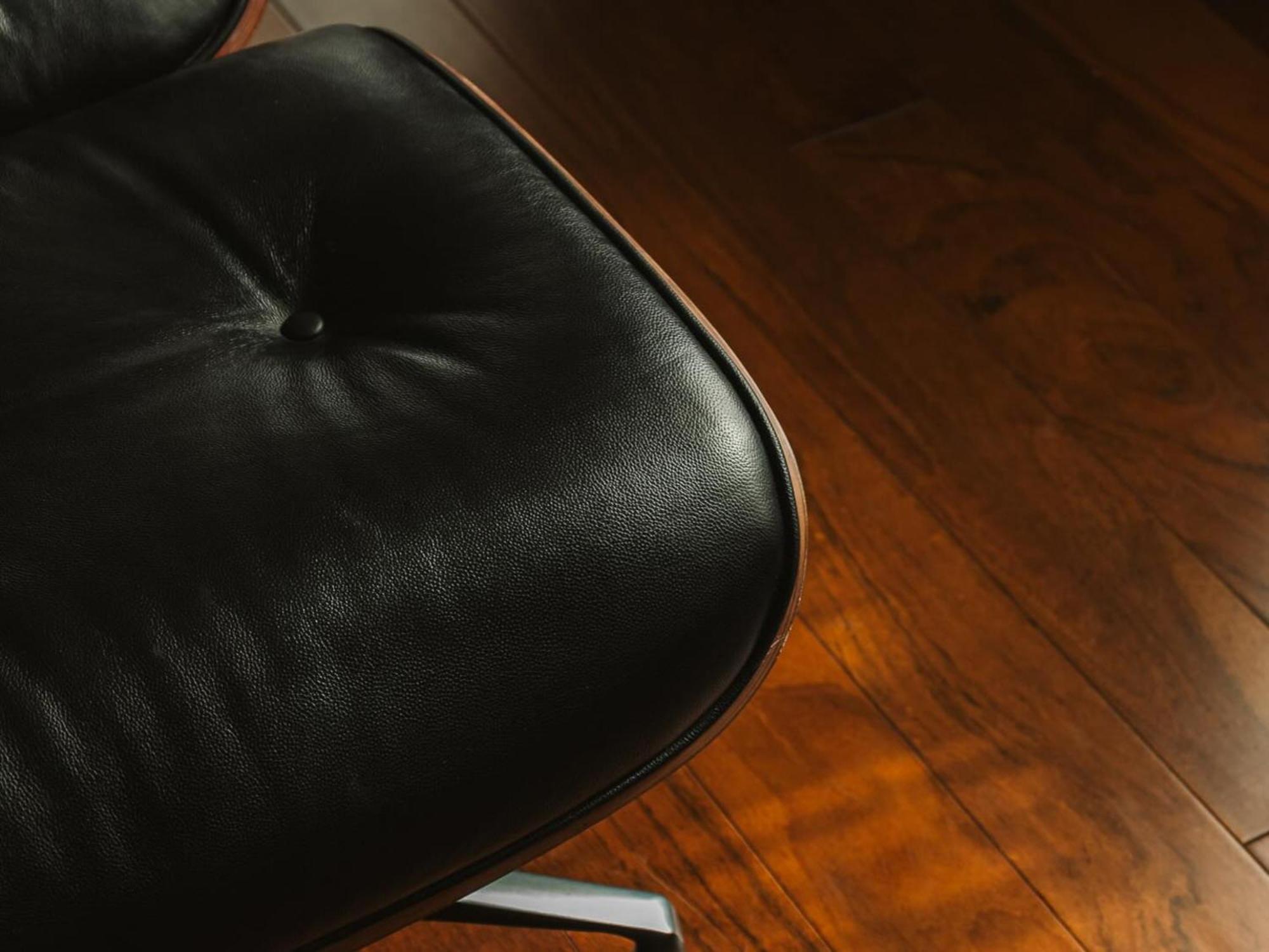 Otl Gouverneur Sherbrooke Exteriör bild Detail of the chair
