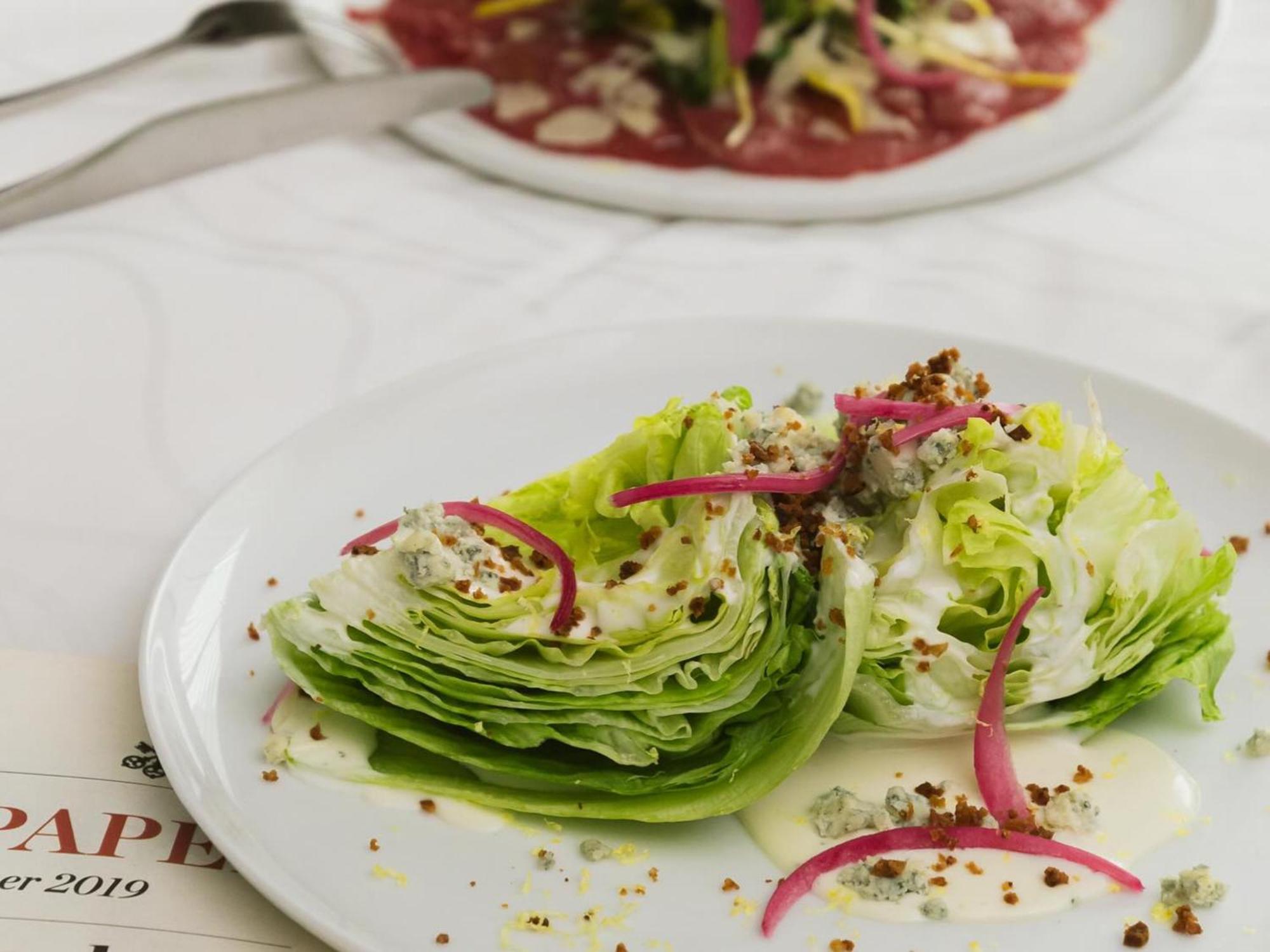 Otl Gouverneur Sherbrooke Exteriör bild A wedge salad