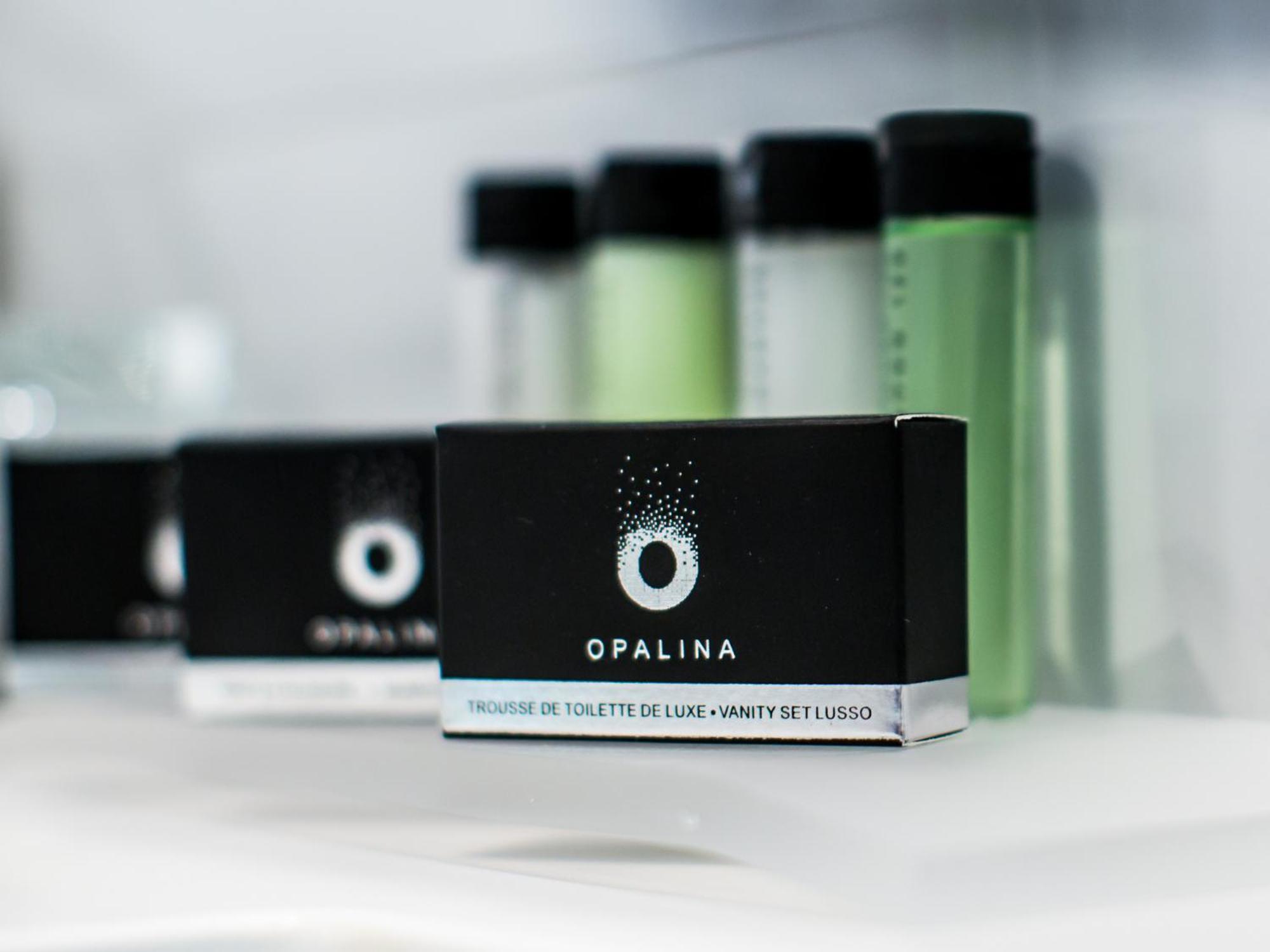 Otl Gouverneur Sherbrooke Exteriör bild Opalina soap