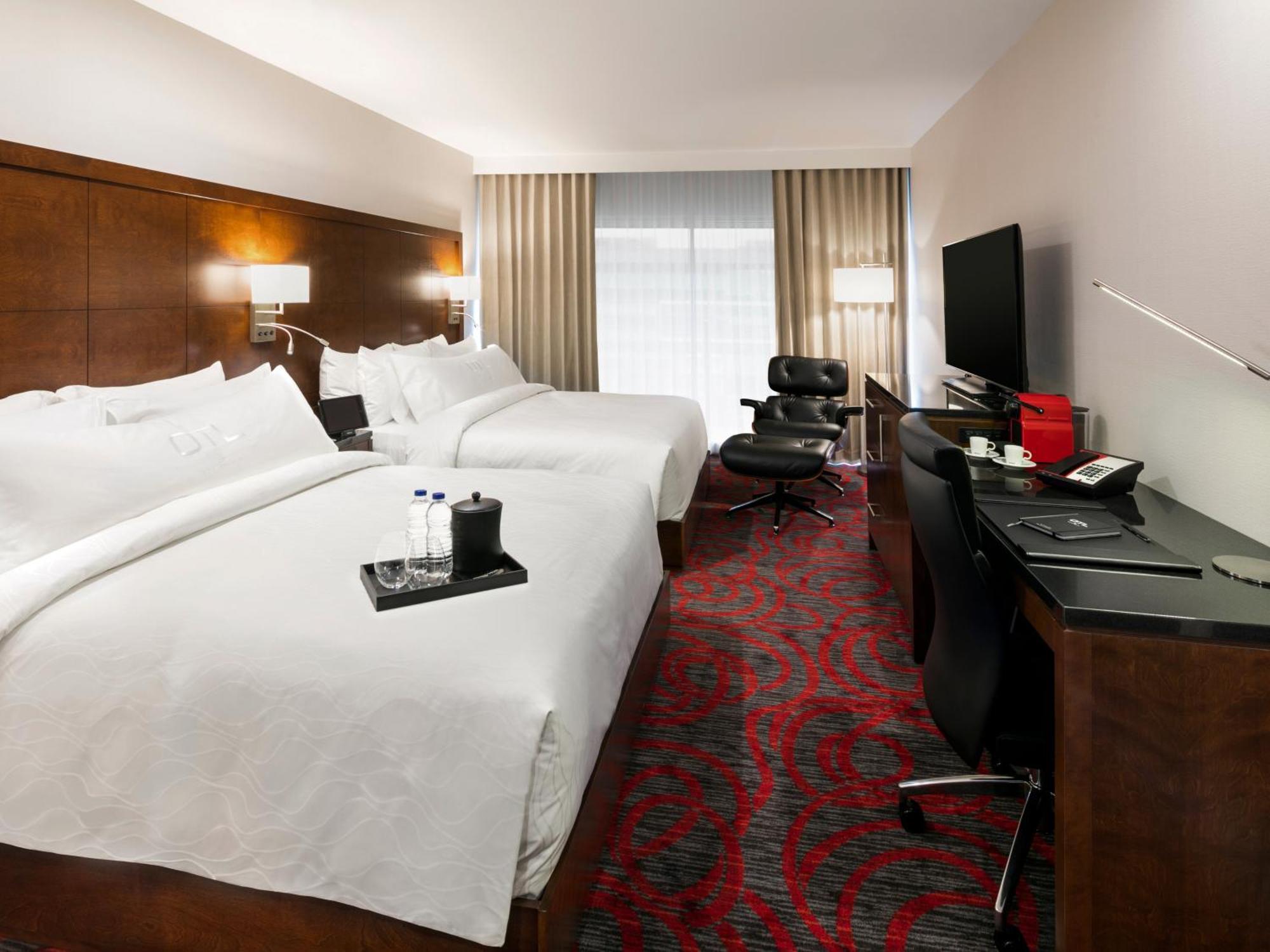 Otl Gouverneur Sherbrooke Exteriör bild A typical guest room at the Renaissance