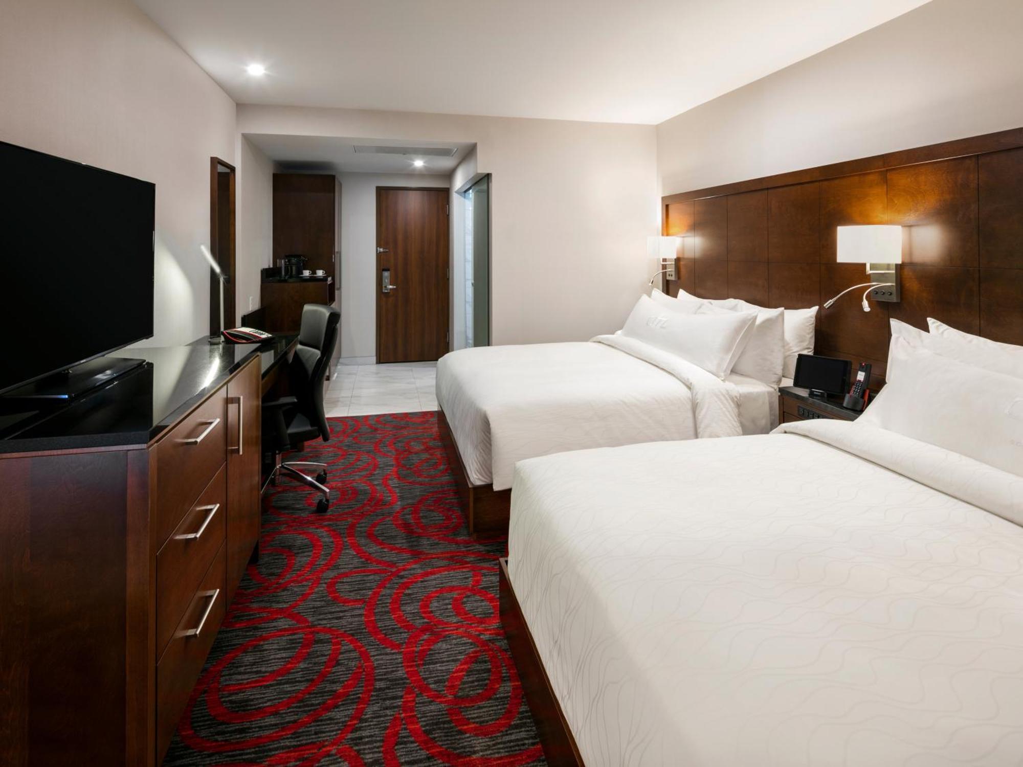 Otl Gouverneur Sherbrooke Exteriör bild A guest room at the Hilton Garden Inn in San Francisco